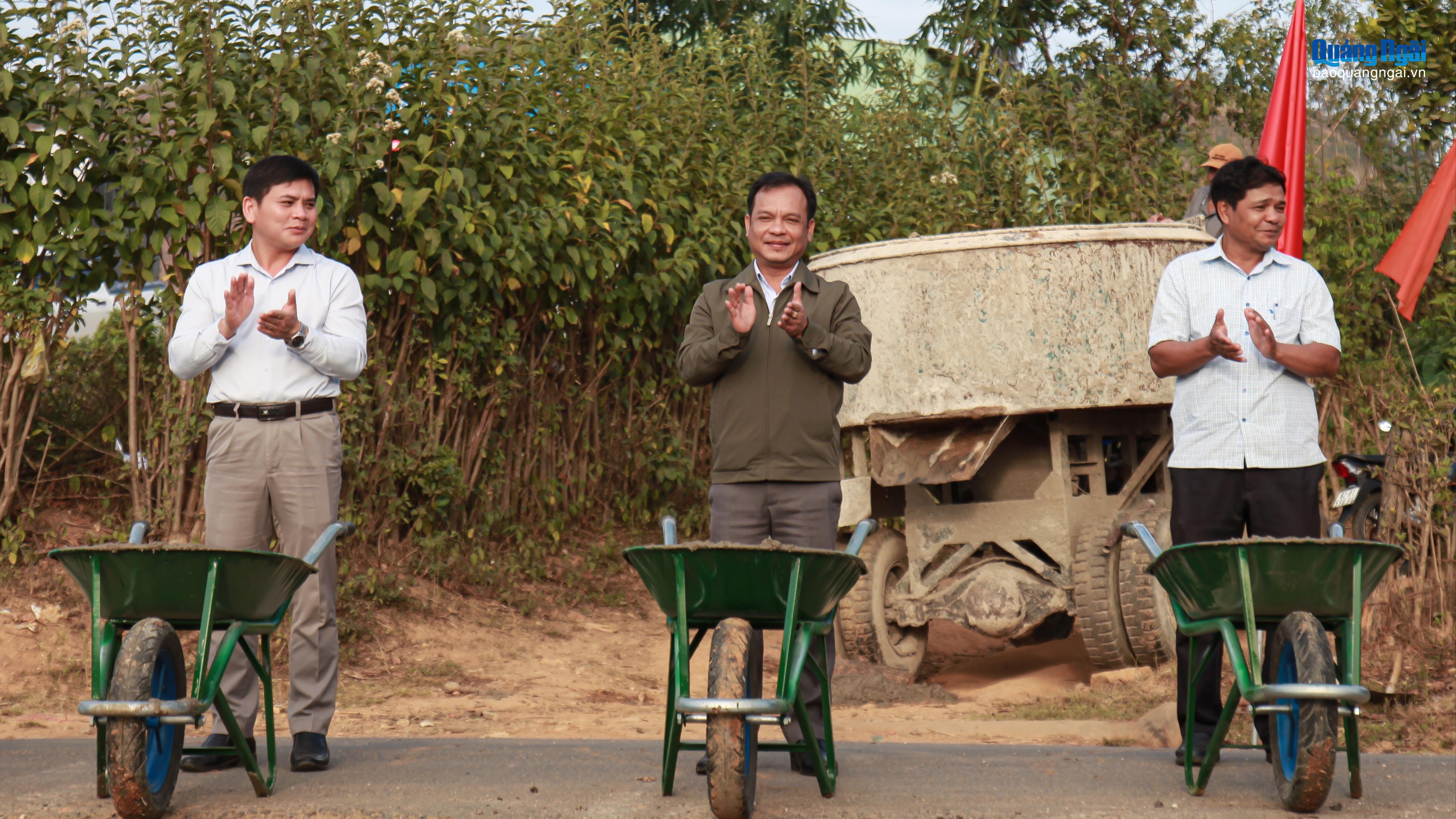 Xã Ngọk Réo ra quân làm đường giao thông nông thôn