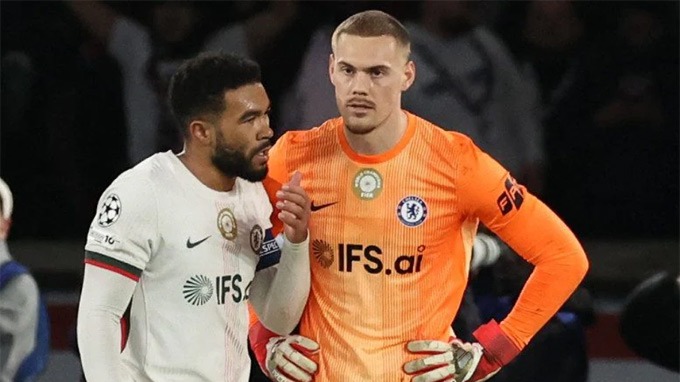 Mong manh như bóng đá Anh