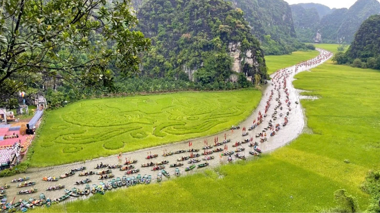 Khai mạc Tuần du lịch Ninh Bình năm 2025 “Sắc vàng Tam Cốc-Tràng An”