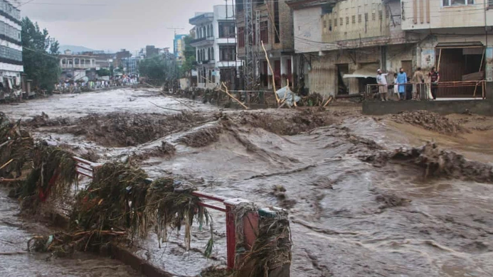 Lũ quét khủng khiếp, gần 200 người chết ở Pakistan, trực thăng cứu hộ gặp nạn