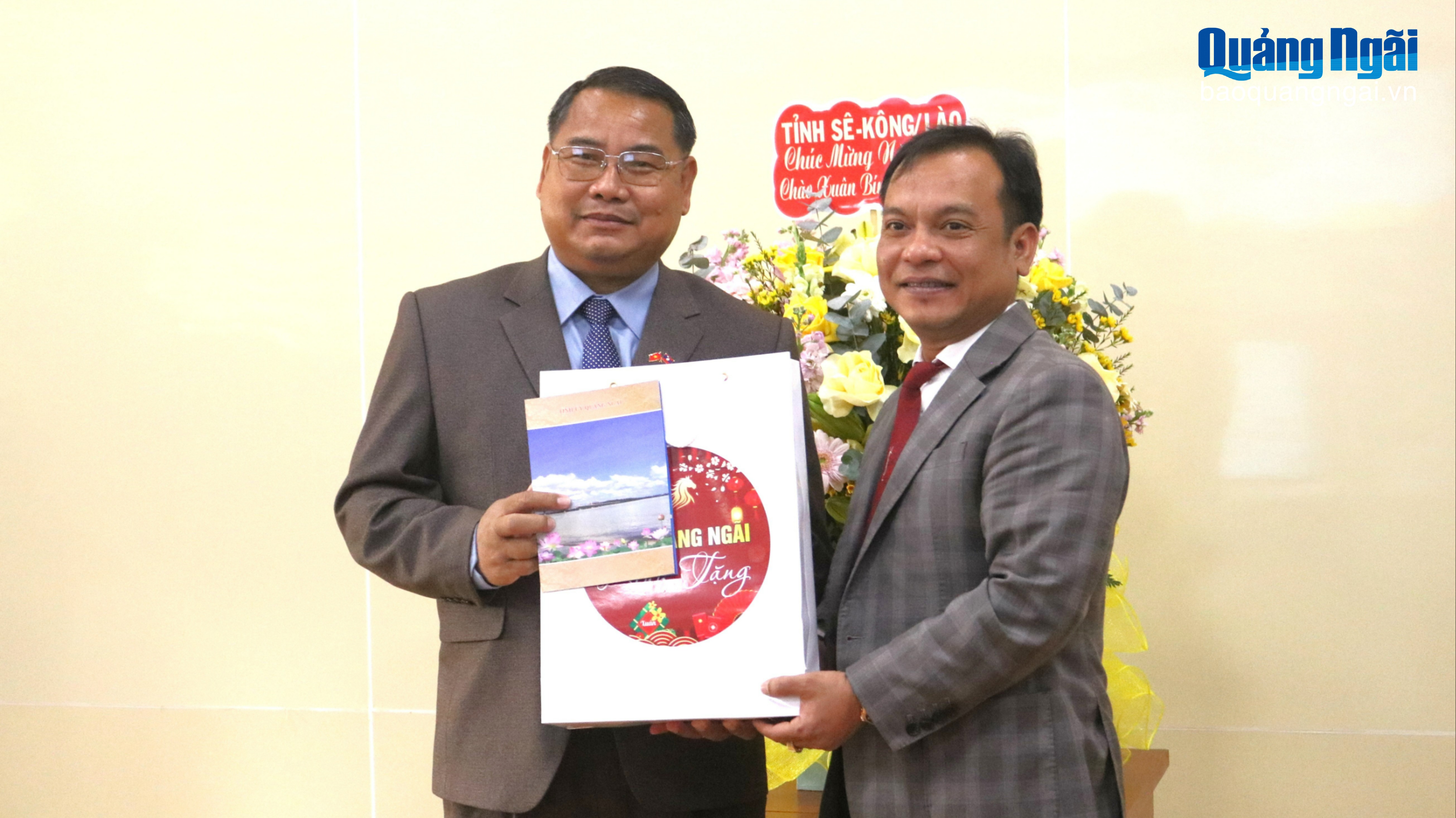 Đoàn đại biểu tỉnh Sekong (Lào) thăm, chúc Tết tại Quảng Ngãi