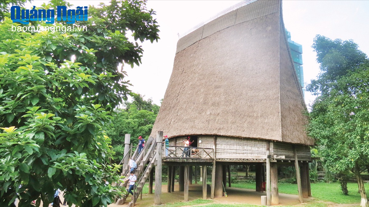 Khám phá kiến trúc nhà rông