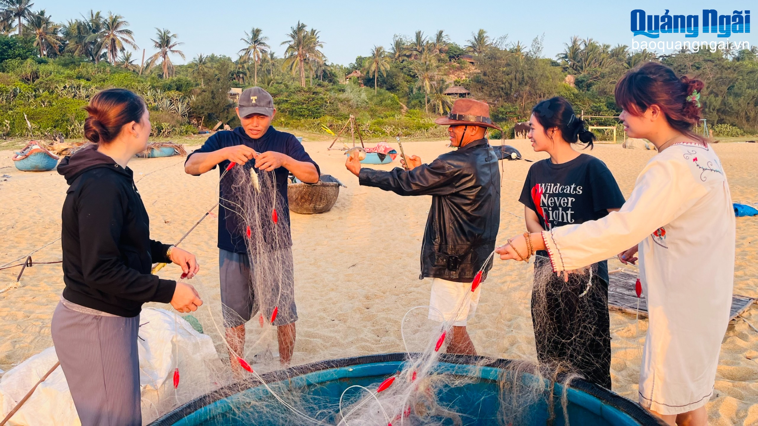 Ngư dân làm du lịch cộng đồng