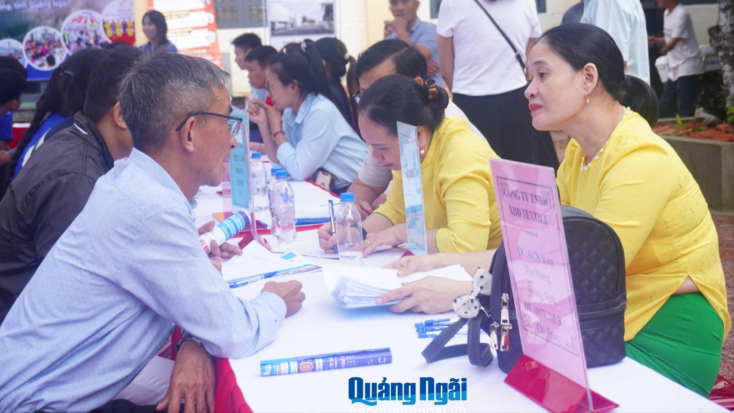 Khai mạc sàn giao dịch việc làm tại xã Đông Trà Bồng