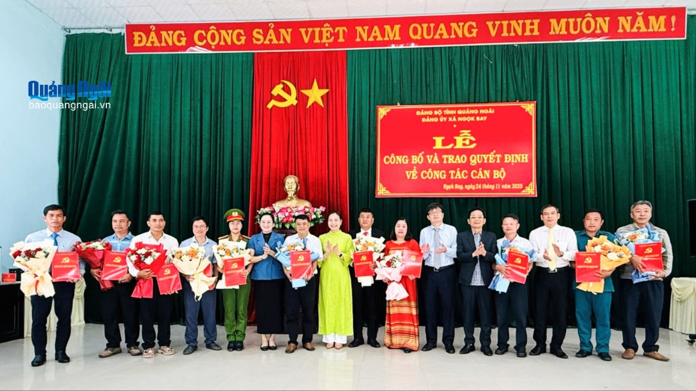 Xã Ngọk Bay công bố và trao quyết định về công tác cán bộ