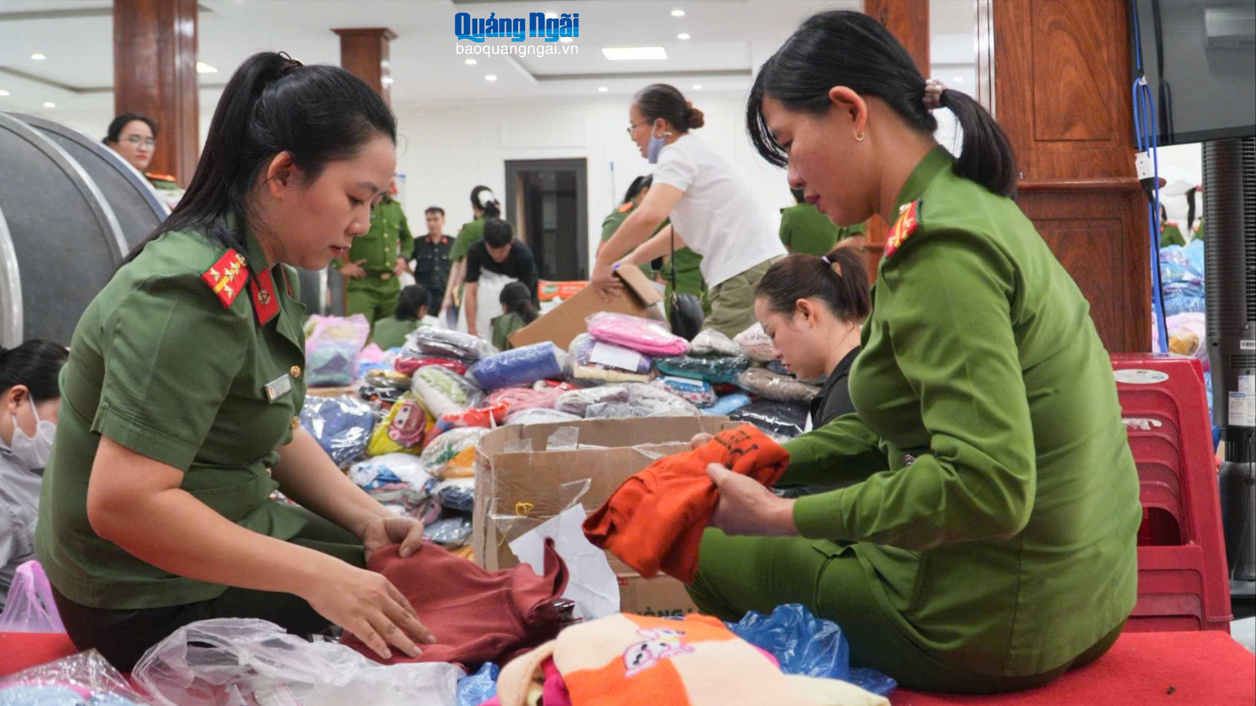 Phụ nữ, tuổi trẻ Công an tỉnh hướng về đồng bào vùng lũ