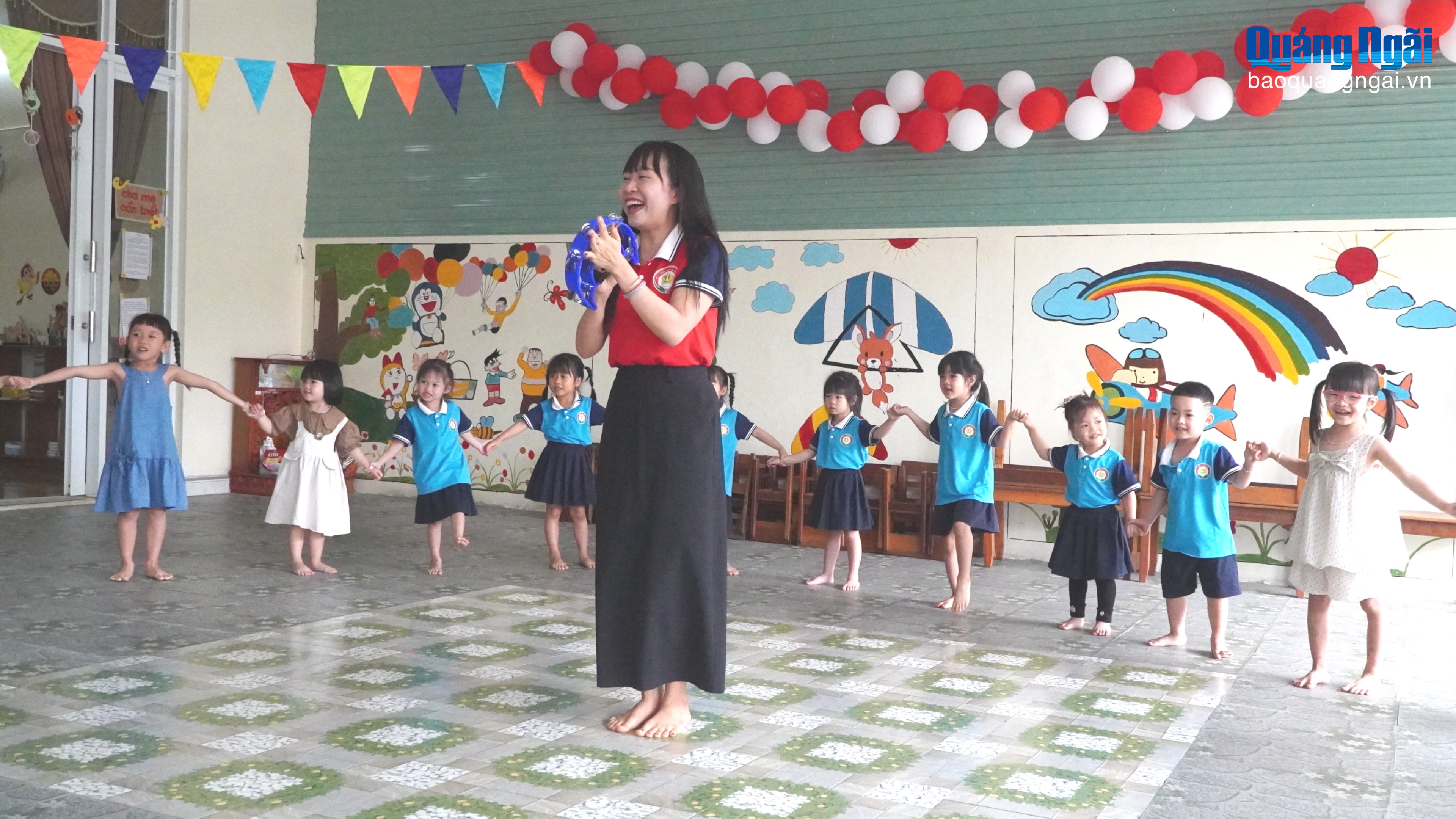 Khởi nghiệp từ tình yêu trẻ thơ