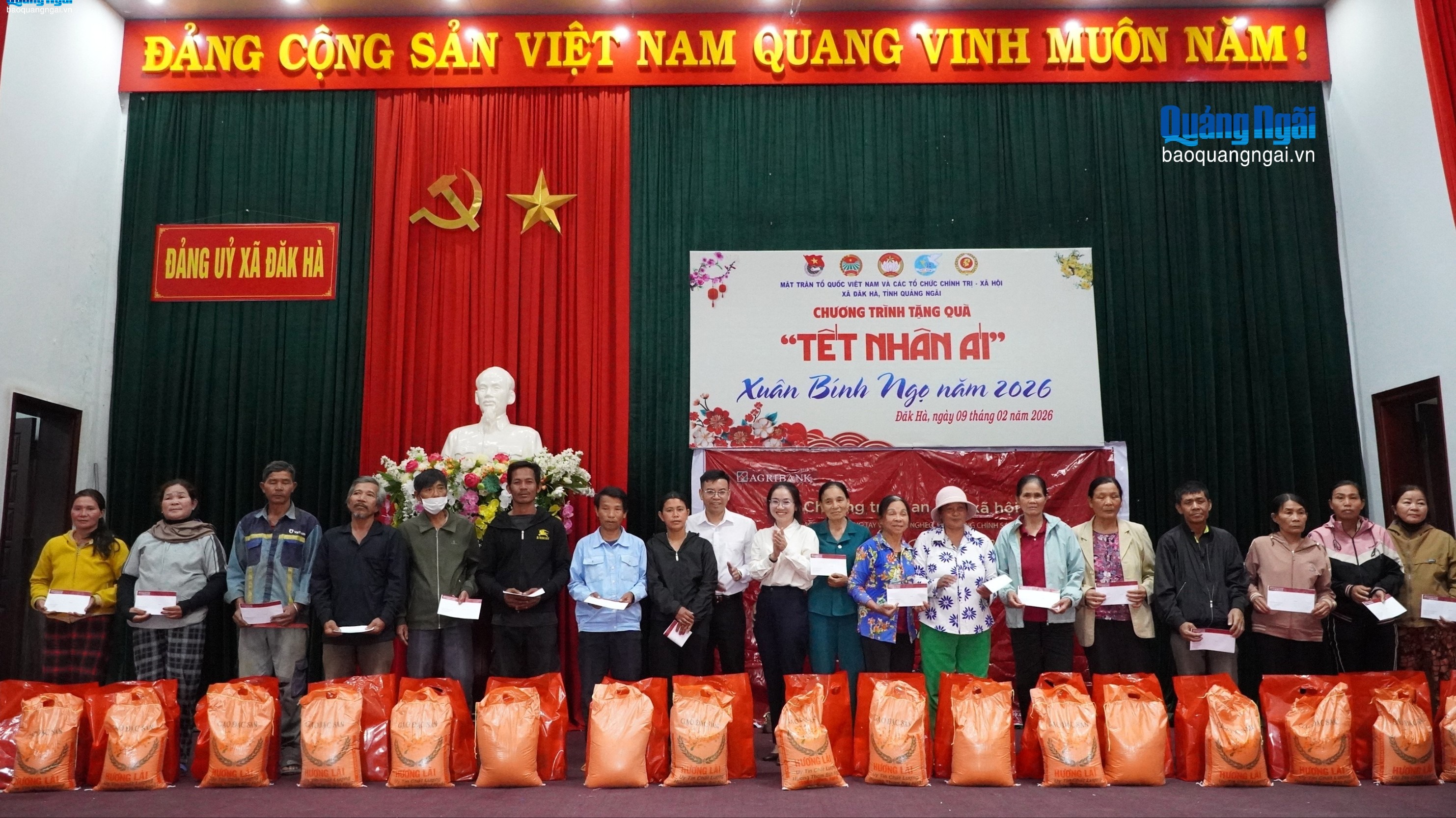 Xã Đăk Hà tặng hơn 1.000 suất quà Tết cho các đối tượng