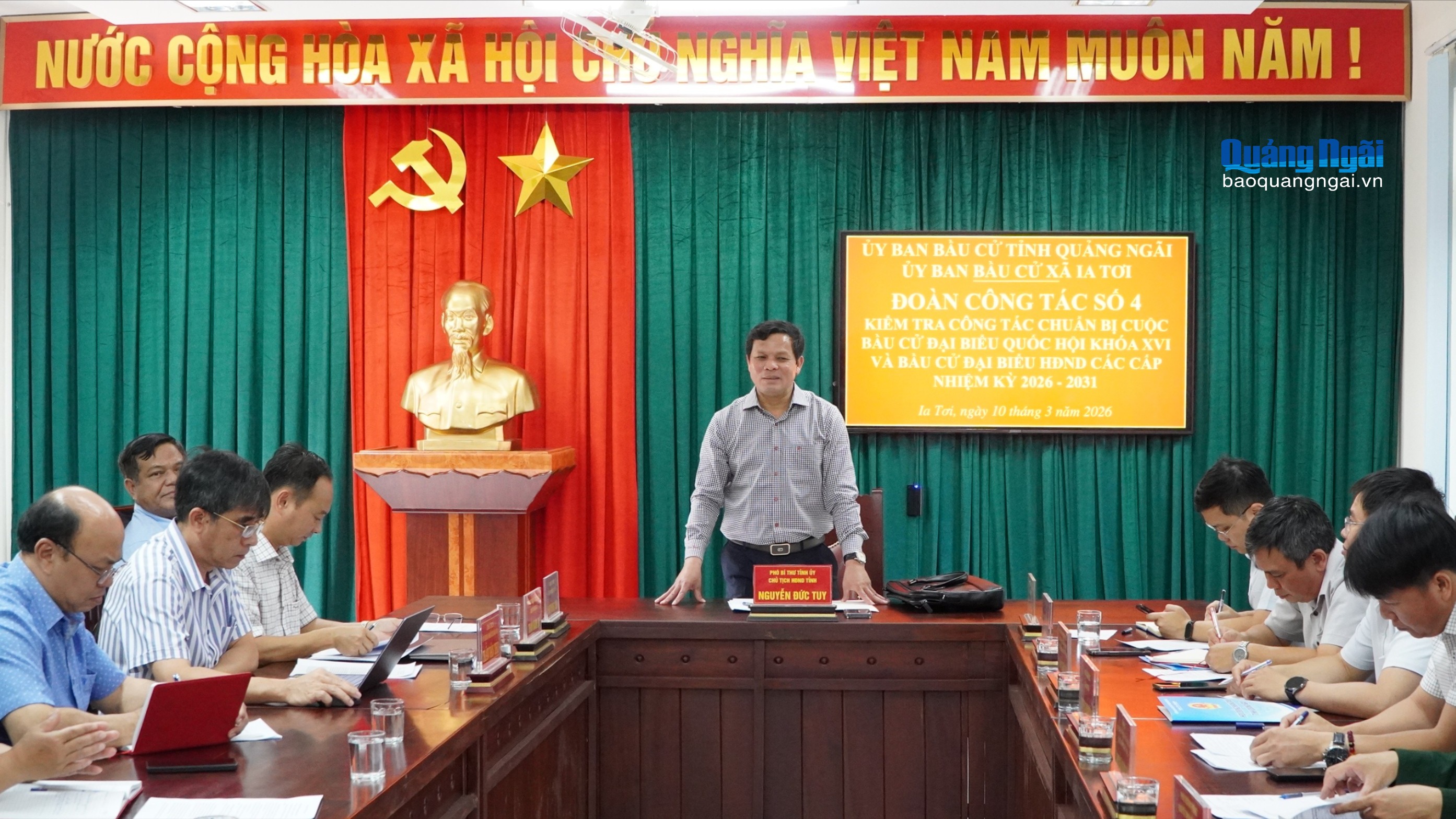 Phó Bí thư Tỉnh ủy Nguyễn Đức Tuy kiểm tra công tác chuẩn bị bầu cử tại xã Ia Tơi