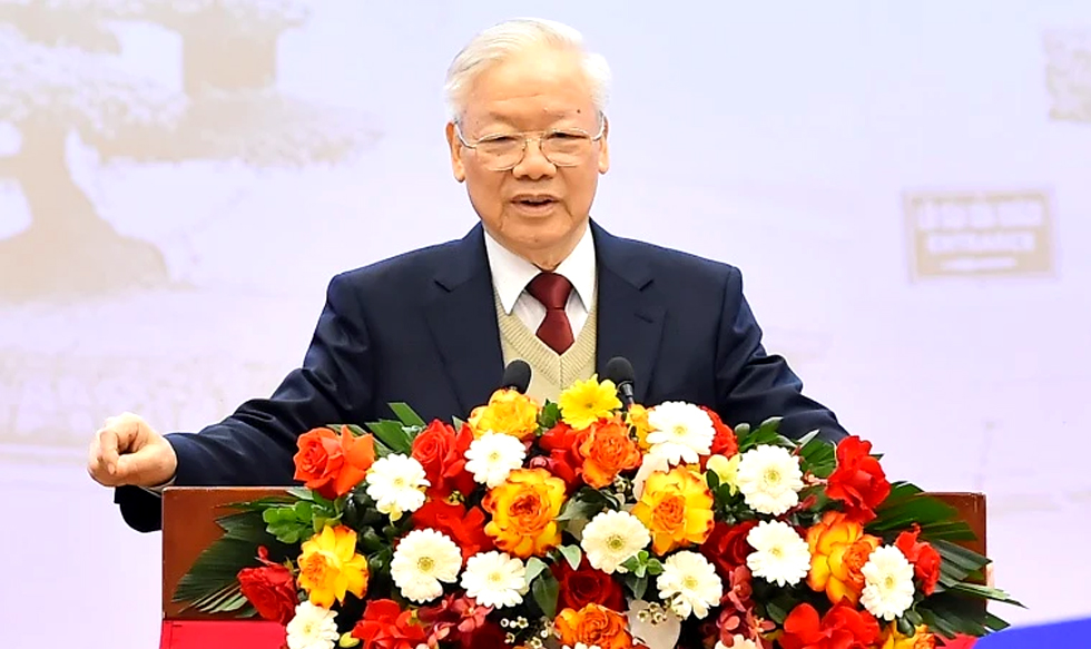 Tự hào và tin tưởng dưới lá cờ vẻ vang của Đảng, quyết tâm xây dựng một nước Việt Nam ngày càng giàu mạnh, văn minh, văn hiến và anh hùng