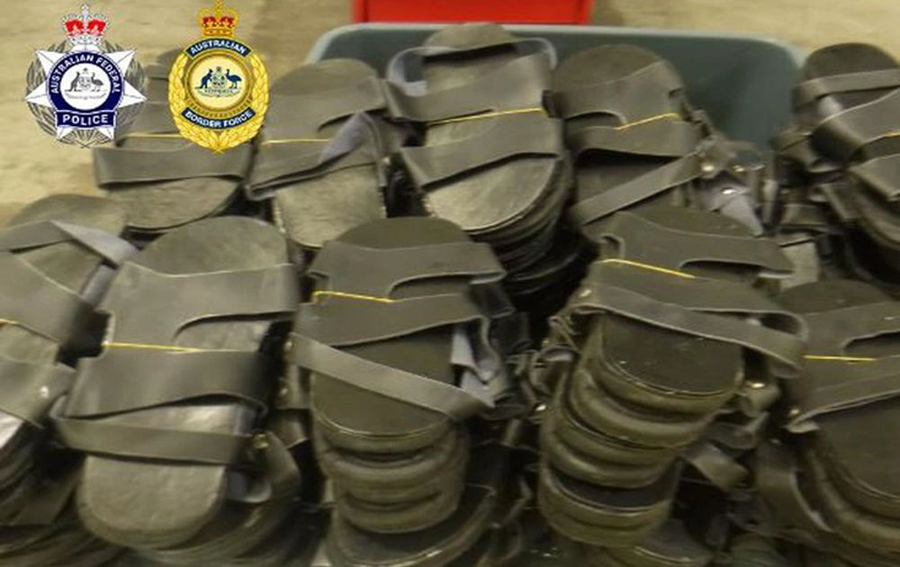 Úc bắt công dân Malaysia vì nhập 100kg ma túy đá giấu trong đế giày