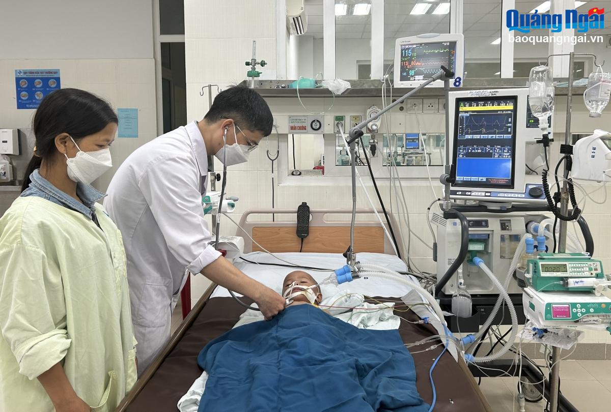 Lọc máu liên tục cứu sống bệnh nhi 5 tuổi bị suy đa cơ quan