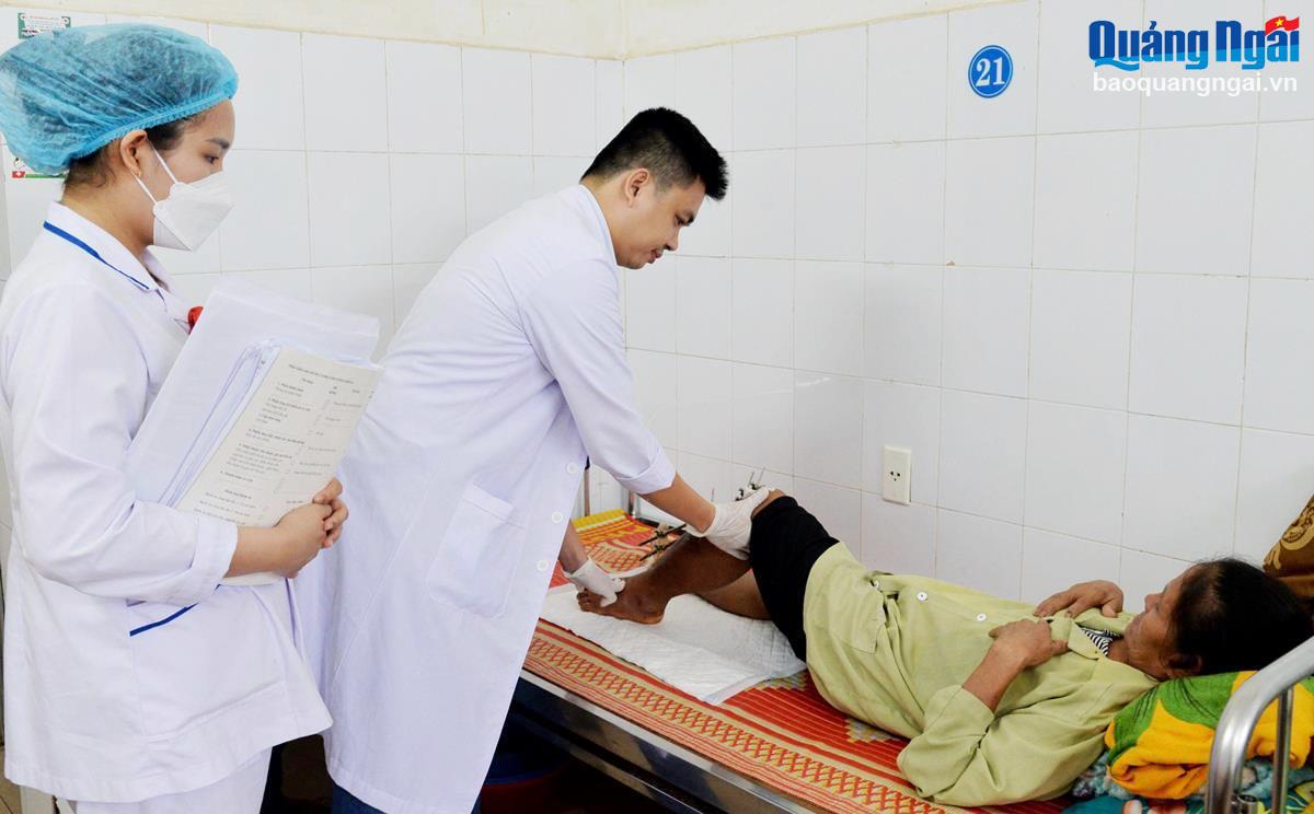 Phẫu thuật cứu bệnh nhân bị gãy chân và đứt động mạch khoeo