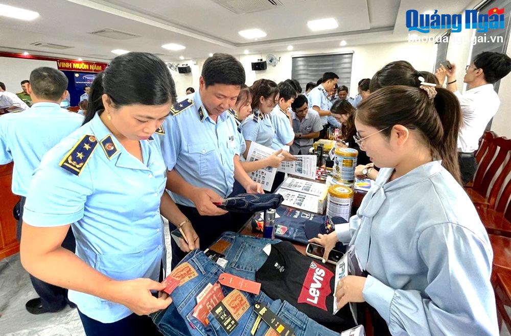 Đấu tranh phòng, chống buôn bán hàng giả