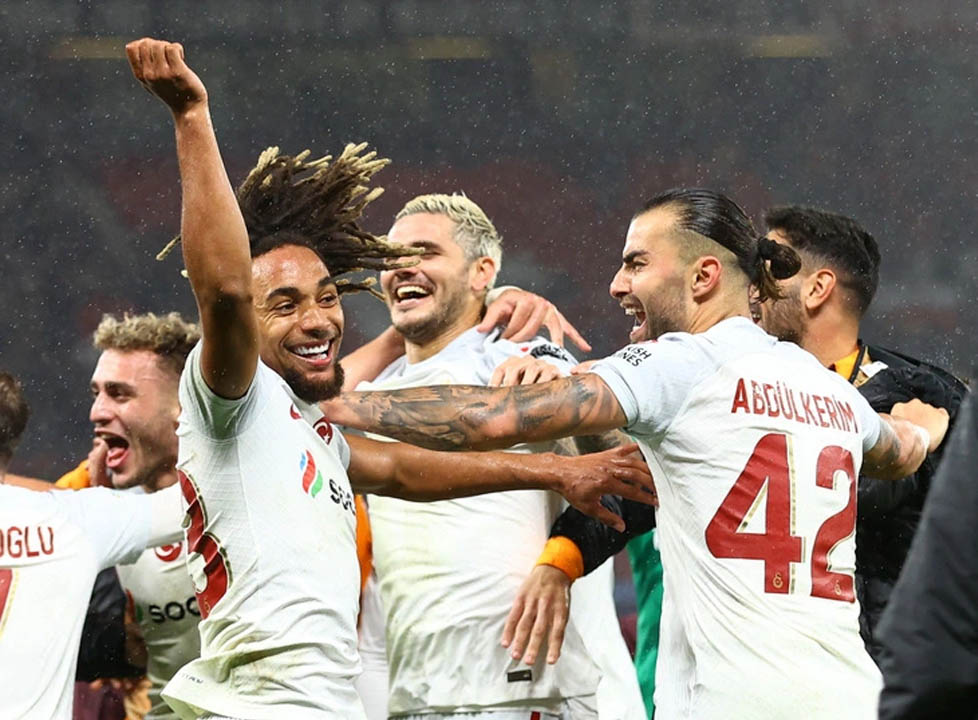Phòng ngự thảm họa, Man United thua ngược Galatasaray