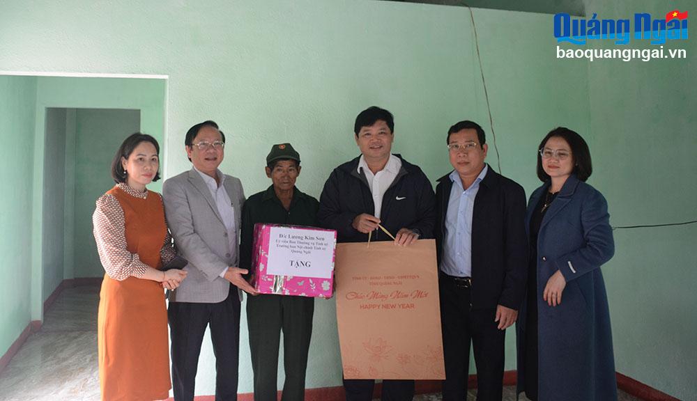 Trao hỗ trợ xây dựng 22 nhà đại đoàn kết 