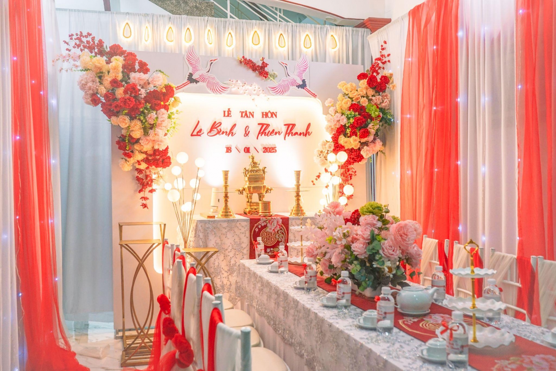 Bí quyết trang trí bàn gia tiên sang trọng, chuẩn phong tục cùng Phu Thê Wedding