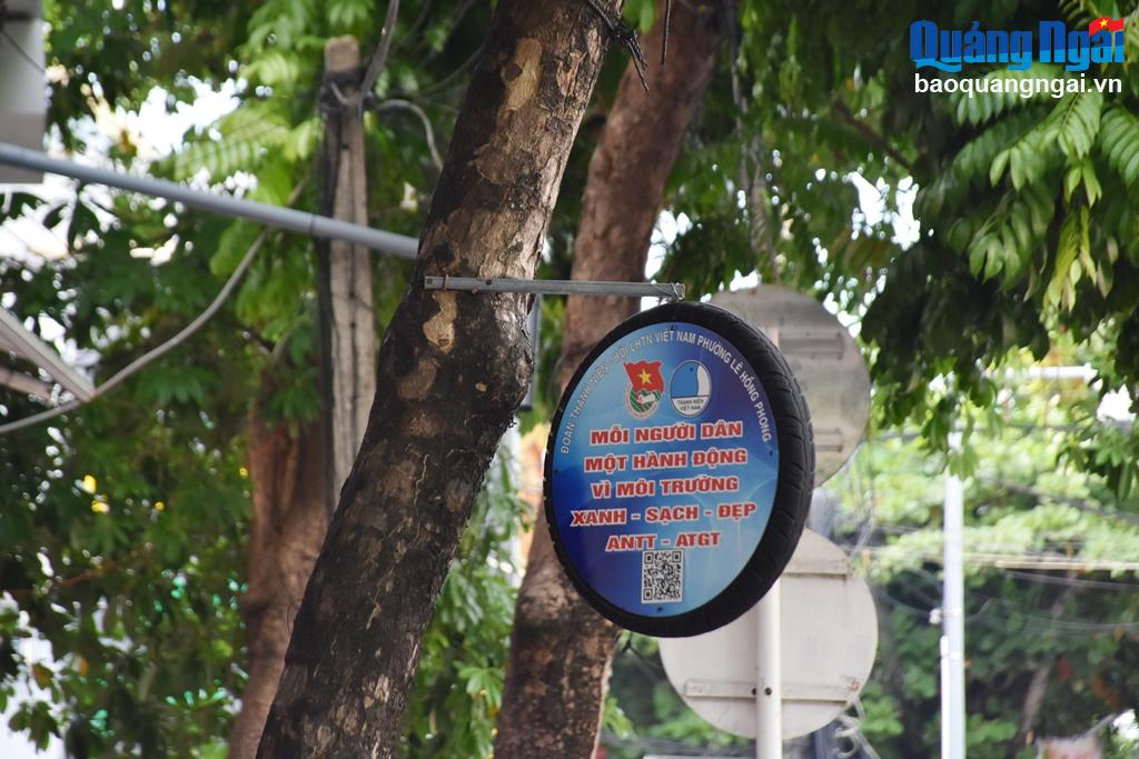 Đủ kiểu “bức tử” cây xanh đường phố