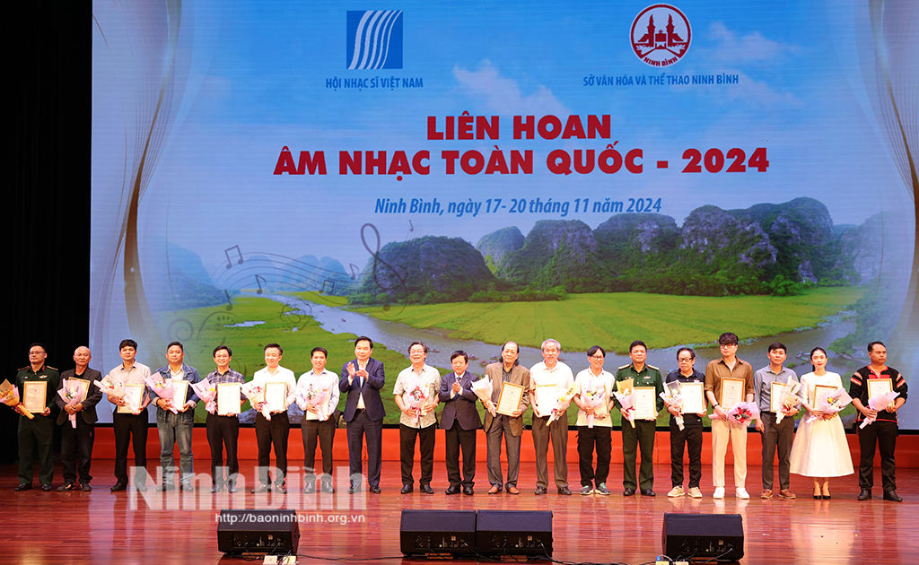Nhạc sĩ Sỹ Hùng đoạt giải A tại Liên hoan Âm nhạc toàn quốc