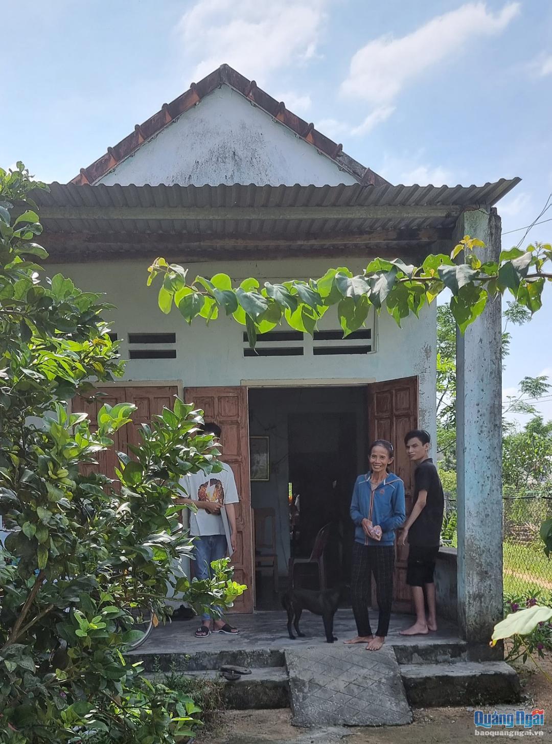 Nhiều cá nhân, tổ chức giúp đỡ gia đình chị Lê Thị Tím